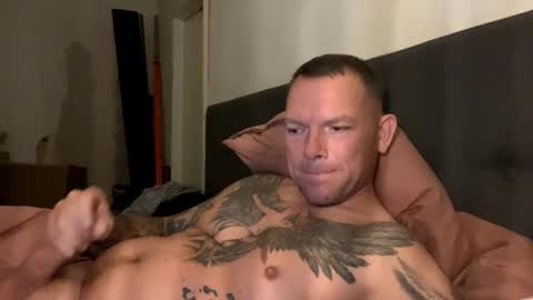 Snapshot of julemanddenmark chatting on 11.04.25 julemanddenmark online show from 11.04.25