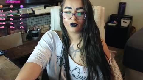 Snapshot of julesssnextdoor chatting on 10.13.25 Julesss online show from 10.13.25