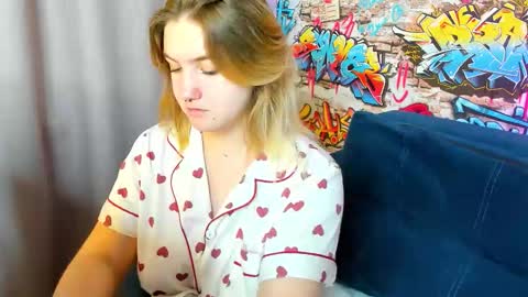 Snapshot of julia_jips chatting on 10.15.25 Julia Jips online show from 10.15.25