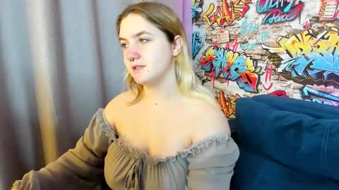 Snapshot of julia_jips chatting on 10.16.25 Julia Jips online show from 10.16.25