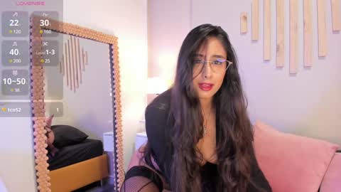 Snapshot of julia_martinezz_ chatting on 02.08.25 J U L IA M A R T I N E Z online show from 02.08.25