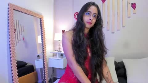 Snapshot of julia_martinezz_ chatting on 02.17.25 J U L IA M A R T I N E Z online show from 02.17.25