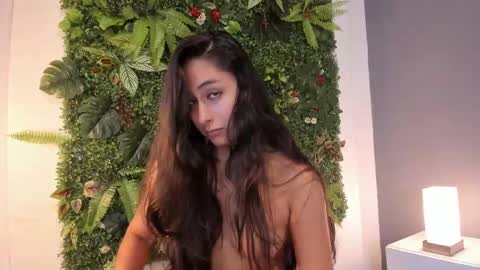 Snapshot of julia_martinezz_ chatting on 03.04.25 J U L IA M A R T I N E Z online show from 03.04.25