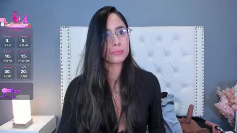 Snapshot of julia_martinezz_ chatting on 09.22.25 J U L IA M A R T I N E Z online show from 09.22.25