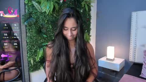 Snapshot of julia_martinezz_ chatting on 09.24.25 J U L IA M A R T I N E Z online show from 09.24.25