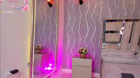 Snapshot of julia_rivers chatting on 12.04.25 julia_rivers online show from 12.04.25