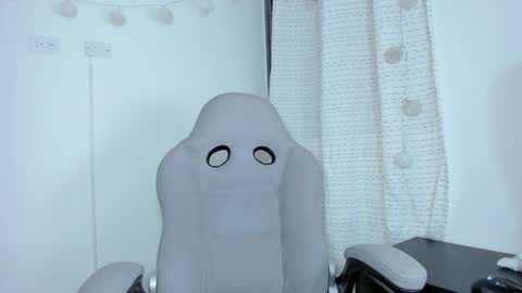 Snapshot of julia_strauns chatting on 12.31.24 julia_strauns online show from 12.31.24