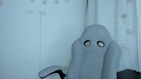 Snapshot of julia_strauns chatting on 02.11.25 julia_strauns online show from 02.11.25