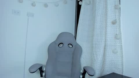 Snapshot of julia_strauns chatting on 03.12.25 julia_strauns online show from 03.12.25