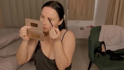 juliamillss online show from 11.17.25