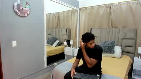 Snapshot of julian_billy chatting on 01.15.25 julian billy online show from 01.15.25