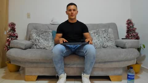 julian_wallace online show from 12.19.24