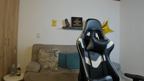 julian_wallace online show from 11.29.25