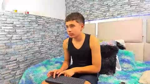 Snapshot of julian_wolf18 chatting on 10.14.25 julian online show from 10.14.25