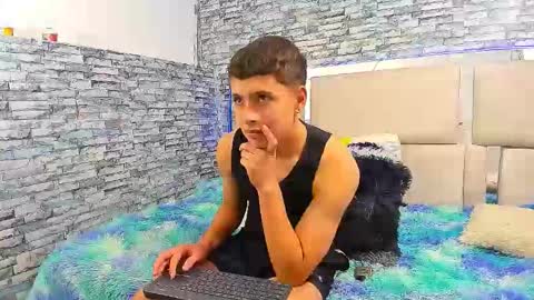 Snapshot of julian_wolf18 chatting on 10.16.25 julian online show from 10.16.25