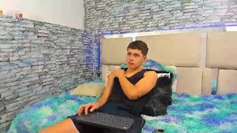 Snapshot of julian_wolf18 chatting on 10.17.25 julian online show from 10.17.25