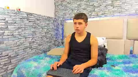 Snapshot of julian_wolf18 chatting on 10.18.25 julian online show from 10.18.25