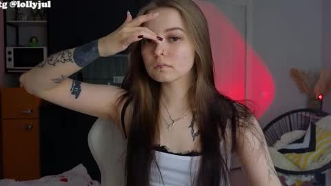 Snapshot of julidropp chatting on 11.05.25 julidropp online show from 11.05.25