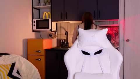 Snapshot of julidropp chatting on 12.03.25 julidropp online show from 12.03.25