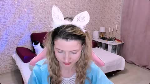 Snapshot of julie_flores chatting on 12.21.24 Julie online show from 12.21.24