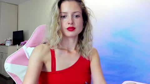 Snapshot of julie_flores chatting on 09.13.25 Julie online show from 09.13.25