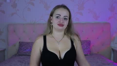 Snapshot of juliedevis chatting on 10.29.25 JulieDevis online show from 10.29.25