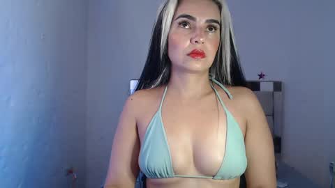 Snapshot of julieta__fox_ chatting on 01.06.25 julieta__fox_ online show from 01.06.25