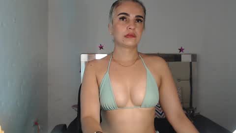 Snapshot of julieta__fox_ chatting on 01.13.25 julieta__fox_ online show from 01.13.25