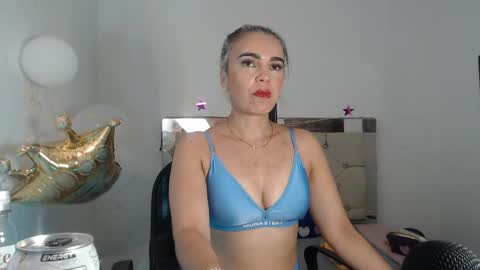 Snapshot of julieta__fox_ chatting on 01.22.25 julieta__fox_ online show from 01.22.25