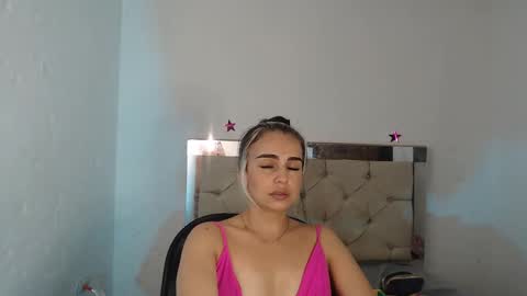 Snapshot of julieta__fox_ chatting on 02.08.25 julieta__fox_ online show from 02.08.25