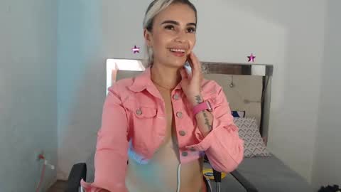 Snapshot of julieta__fox_ chatting on 02.28.25 julieta__fox_ online show from 02.28.25
