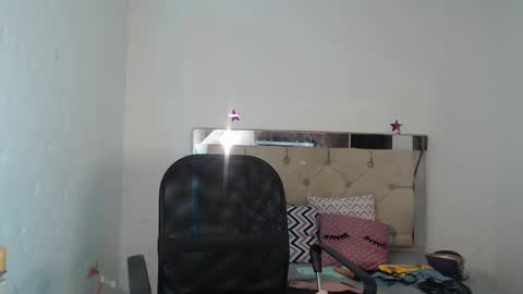 Snapshot of julieta__fox_ chatting on 03.03.25 julieta__fox_ online show from 03.03.25