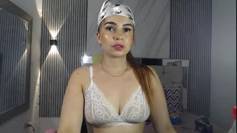 Snapshot of julieta__fox_ chatting on 09.11.25 julieta__fox_ online show from 09.11.25
