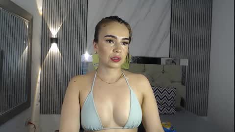 Snapshot of julieta__fox_ chatting on 09.13.25 julieta__fox_ online show from 09.13.25