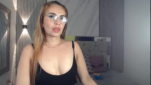Snapshot of julieta__fox_ chatting on 09.14.25 julieta__fox_ online show from 09.14.25