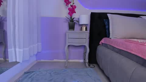 Snapshot of julieta_cortes__ chatting on 12.29.24 Julieta online show from 12.29.24