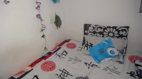 Snapshot of julieta_hass chatting on 11.14.25 Julieta Hass online show from 11.14.25