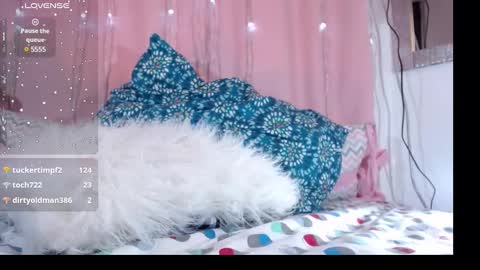 Snapshot of juliette_ponce chatting on 01.13.25 juliette online show from 01.13.25