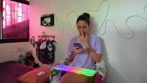 Snapshot of juliette_sweet05 chatting on 10.03.25 juliette online show from 10.03.25