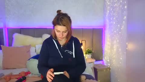 Snapshot of juliettevolpe2 chatting on 01.15.25 JulietteVolpe Wyorika online show from 01.15.25