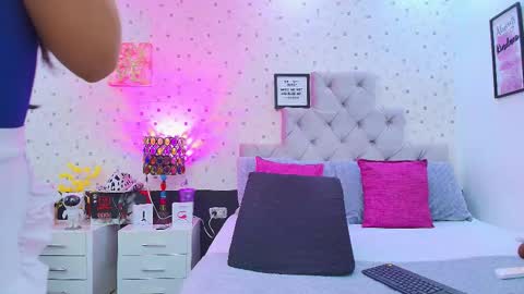 Julieta Reyes   online show from 11.21.25