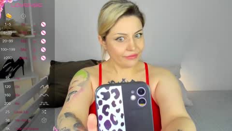 Snapshot of jully_rox chatting on 02.27.25 Jully online show from 02.27.25