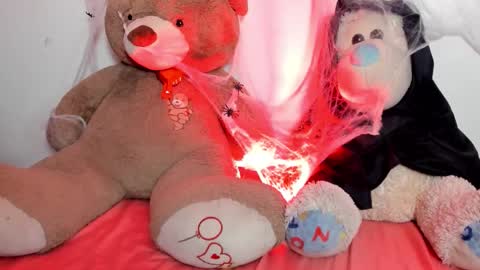 Snapshot of junbootix chatting on 10.13.25 ANGELINA indepen camgrl online show from 10.13.25