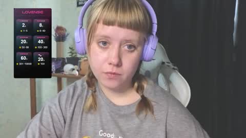 Snapshot of june_shy0 chatting on 09.18.25 June online show from 09.18.25