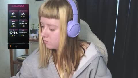 Snapshot of june_shy0 chatting on 09.26.25 June online show from 09.26.25