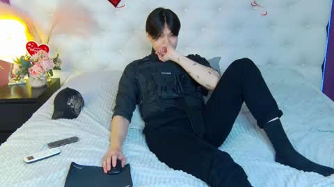 Snapshot of just_gay_ chatting on 02.18.25 just_gay_ online show from 02.18.25