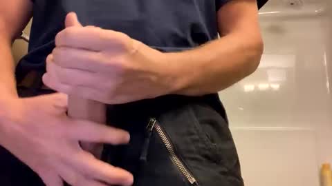 Snapshot of justatroll30 chatting on 11.04.25 justatroll30 online show from 11.04.25