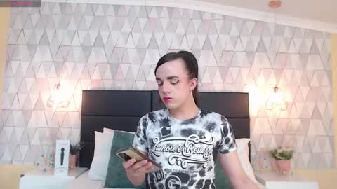 Snapshot of justineperry chatting on 09.15.25 Justine online show from 09.15.25