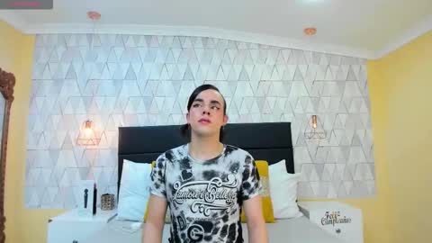 Snapshot of justineperry chatting on 10.17.25 Justine online show from 10.17.25