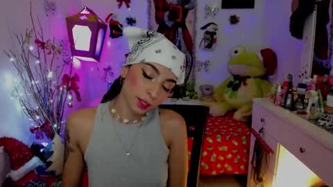 Snapshot of justmia_ chatting on 12.12.24 Mia online show from 12.12.24